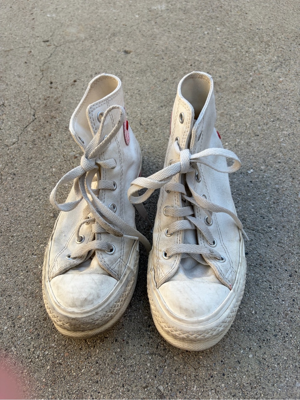 Converse White High-Top Good washable condition! Size 4